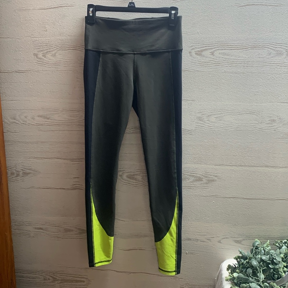 Under Armour workout pant leggings olive black and neon yellow size sm